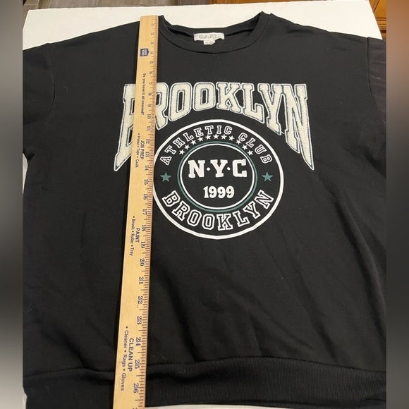 Brooklyn Adult Sweater Size M Black Long Sleeves Embossed Graphic - Picture 6 of 7